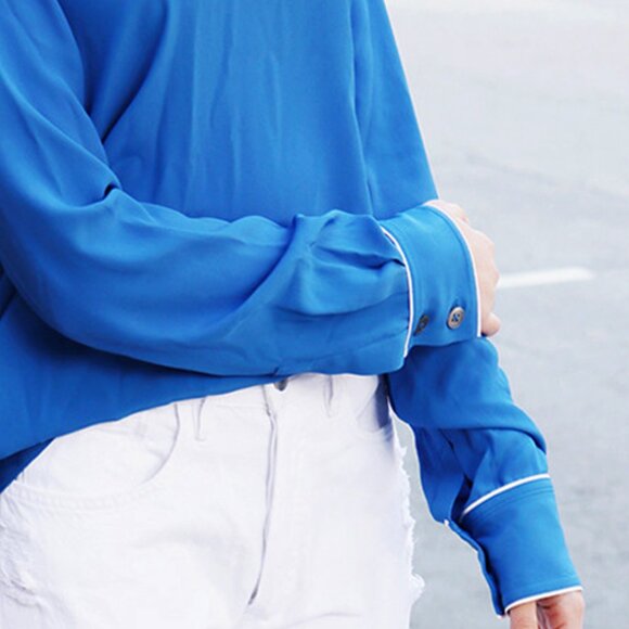 Marni Crew-Neck Silk Blouse – Timeless Elegance in Mazarin Blue! - Picture 5 of 8